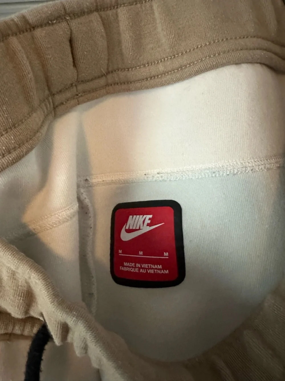 Nike Tech Fleece Colorblock White and Tan Jogger Sweatpants with Black Accents - Picture 4 of 4